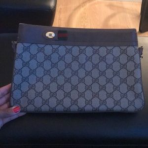 Vintage Gucci clutch